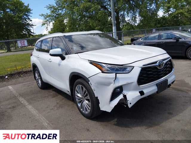 Toyota Highlander 2022 3