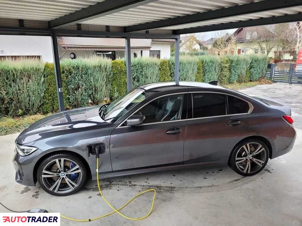 BMW 330 2019 2.0 292 KM