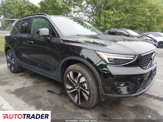 Volvo XC40 2025 2