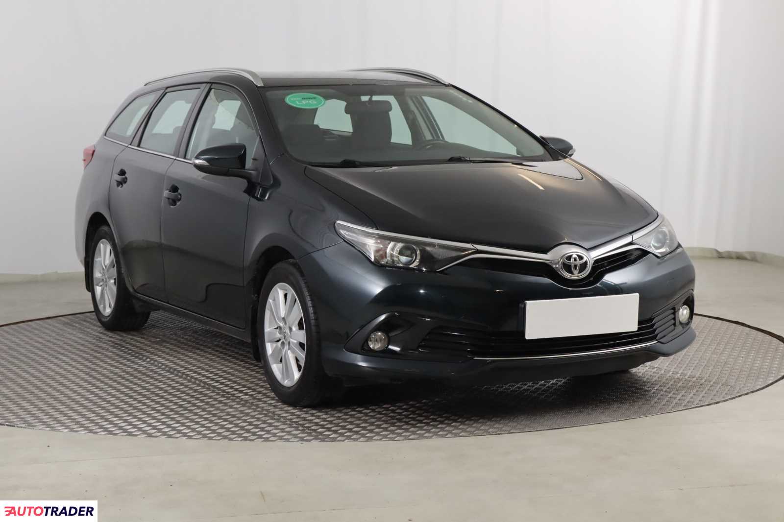 Toyota Auris 2016 1.6 130 KM