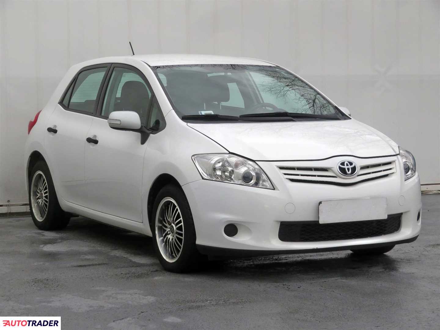 Toyota Auris 2011 1.3 97 KM