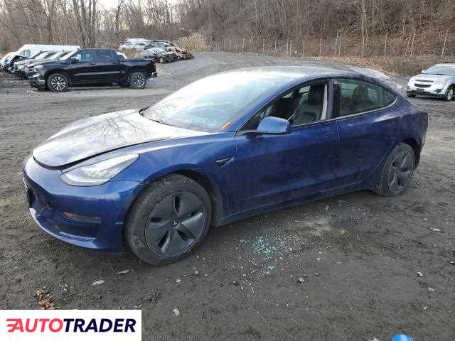 Tesla Model 3 benzyna 2020r. (MARLBORO)