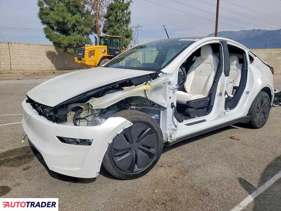 Tesla Model Y 2026