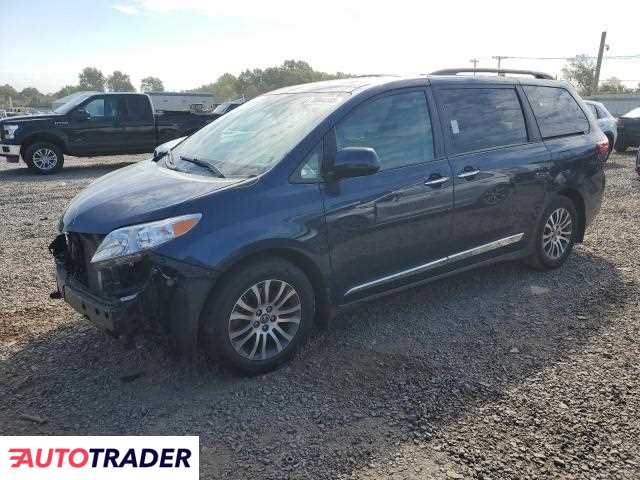 Toyota Sienna 2019 3