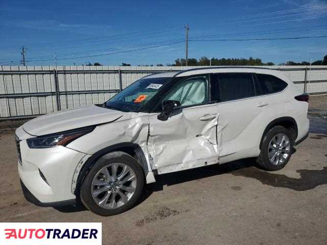 Toyota Highlander 2021 3