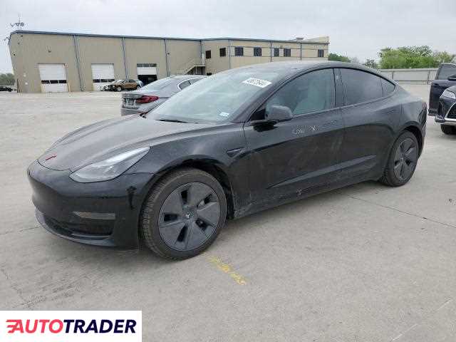 Tesla Model 3 benzyna 2023r. (WILMER)