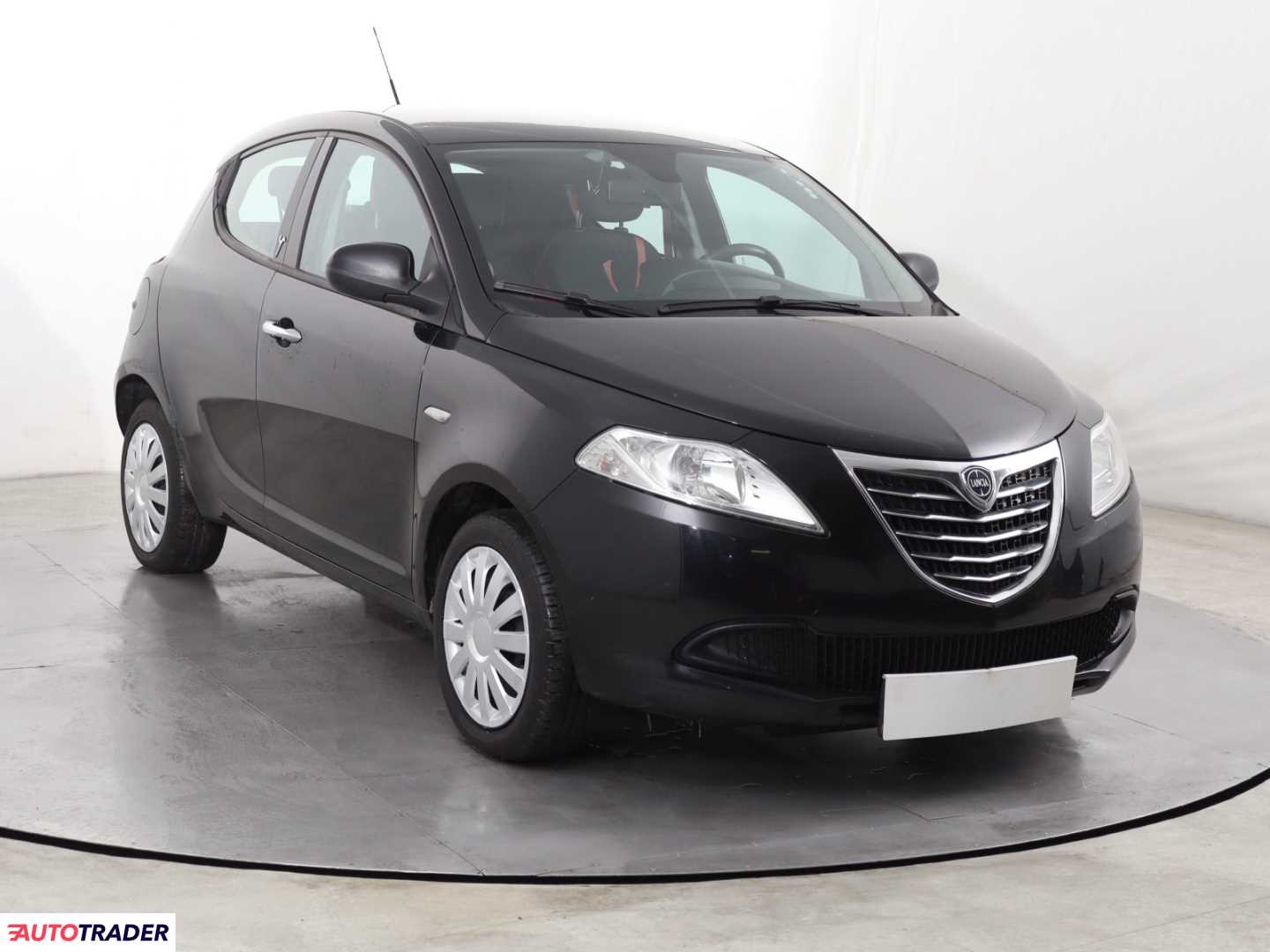 Lancia Ypsilon 2013 1.2 68 KM