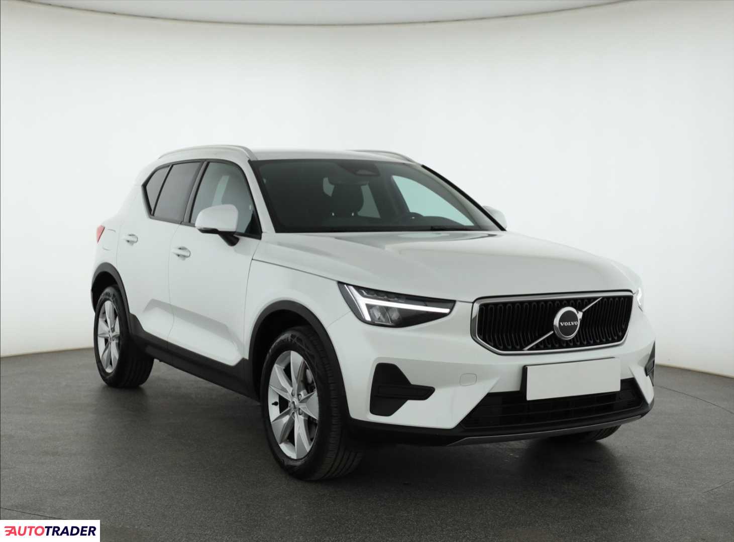 Volvo XC40 2024 2.0 160 KM