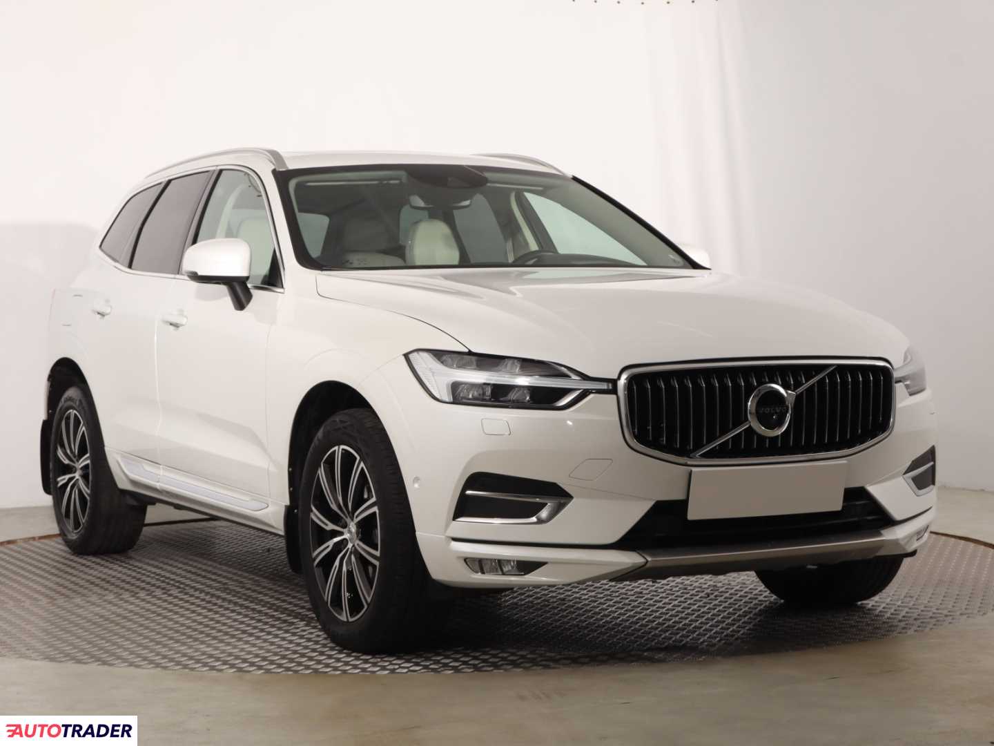 Volvo XC60 2019 2.0 246 KM