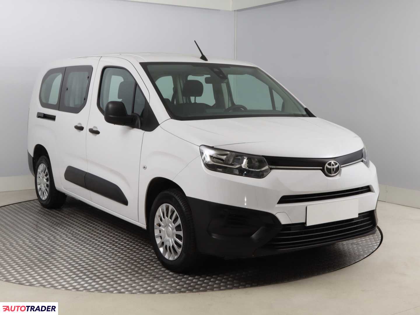Toyota Pozostałe 2023 1.5 100 KM