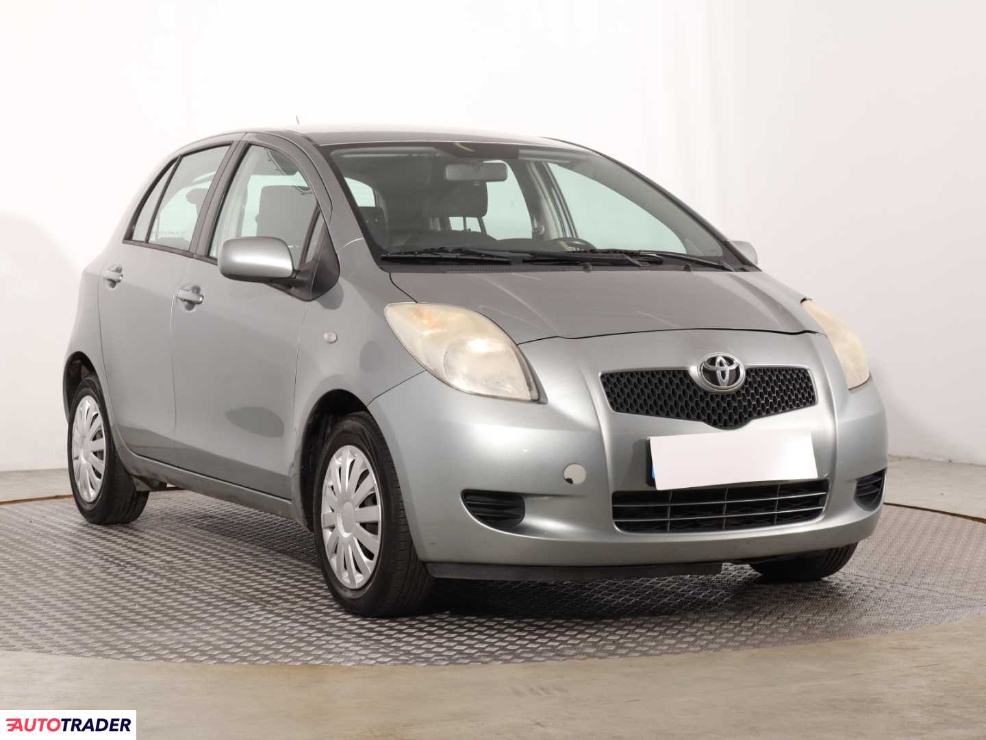 Toyota Yaris 2006 1.3 85 KM