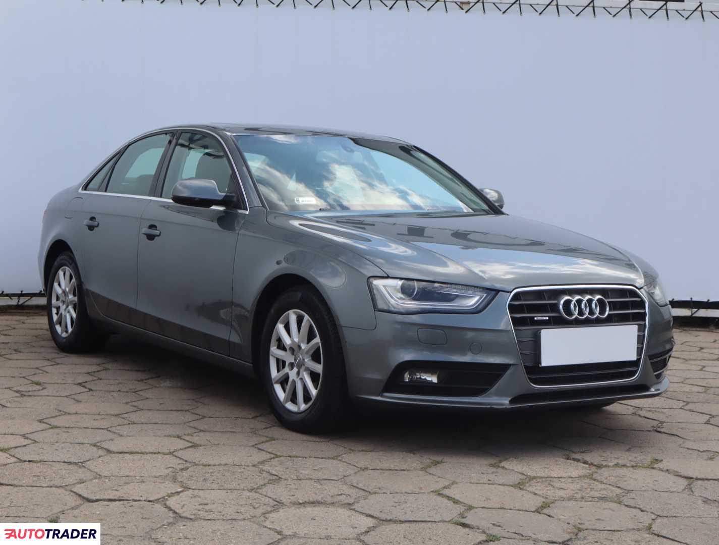 Audi A4 2012 2.0 207 KM