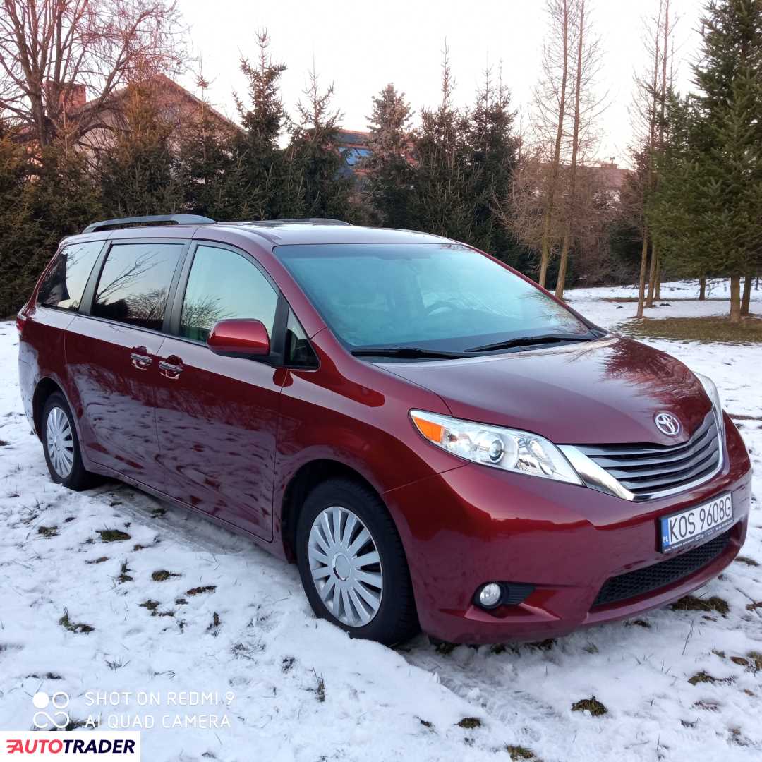 Toyota Sienna 2015 3.5 266 KM