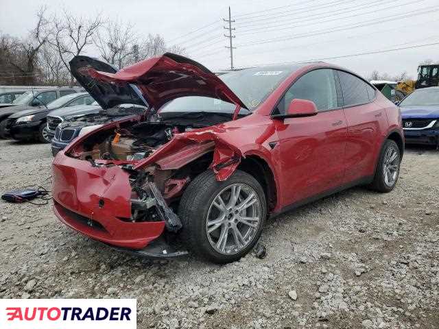 Tesla Model Y benzyna 2023r. (BRIDGETON)