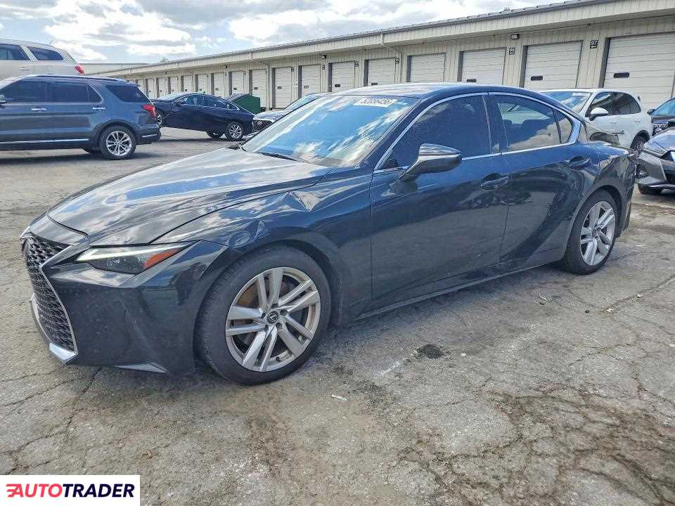 Lexus IS 2021 3
