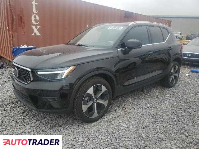 Volvo XC40 2025 2