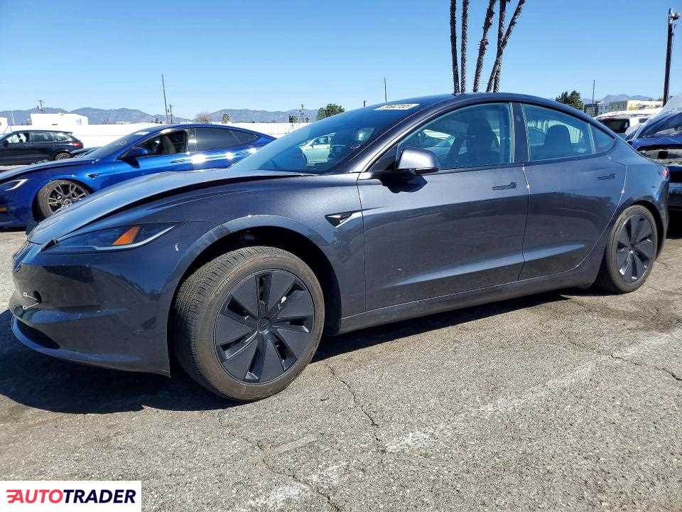 Tesla Model 3 2024