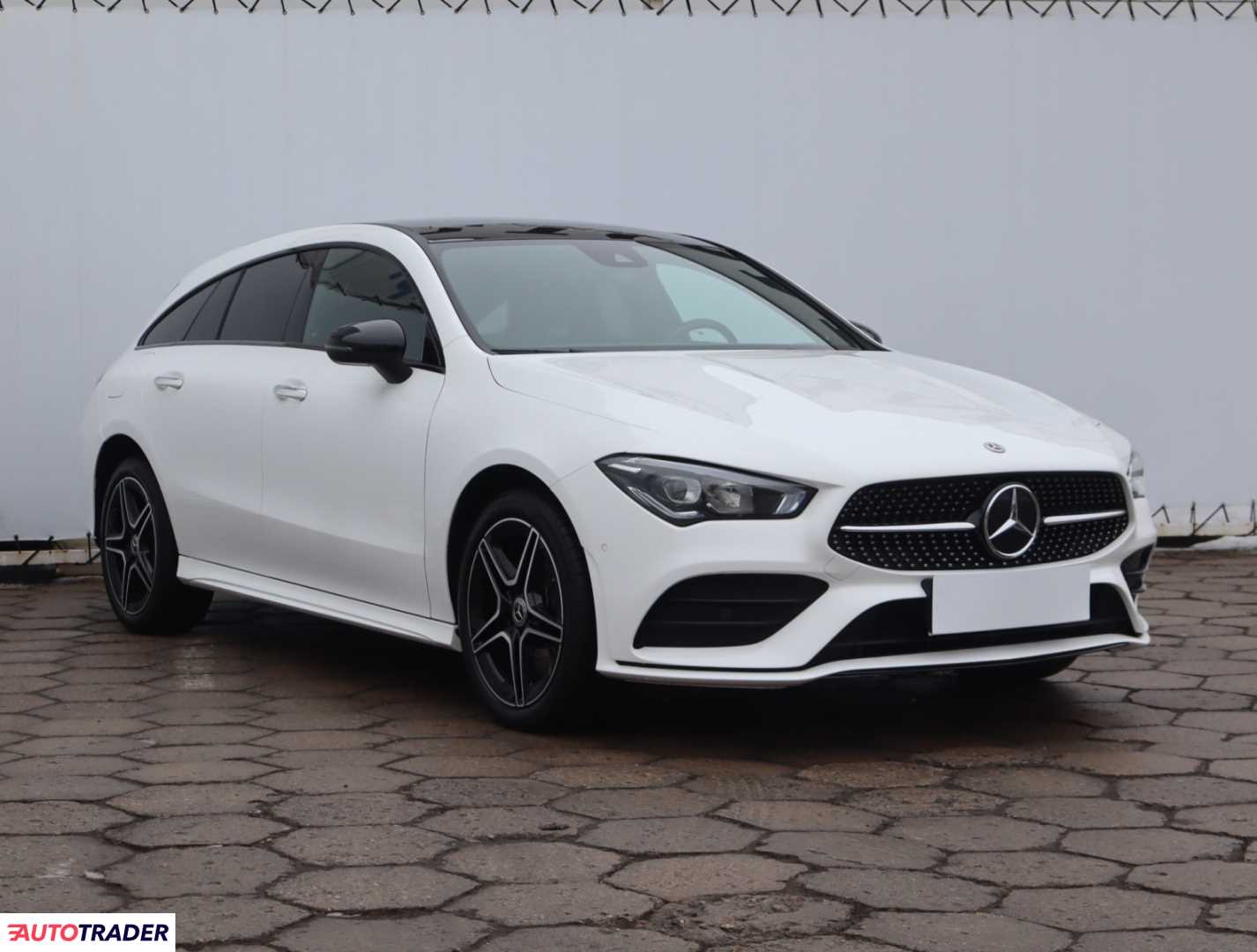 Mercedes Pozostałe 2023 1.3 214 KM