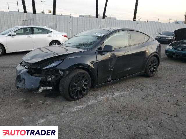 Tesla Model Y benzyna 2024r. (VAN NUYS)