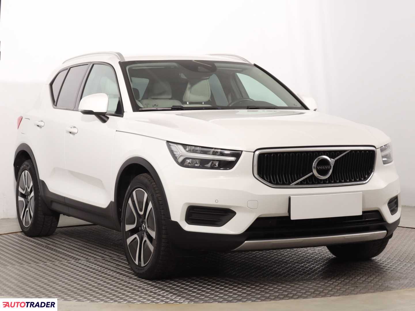 Volvo XC40 2020 2.0 147 KM