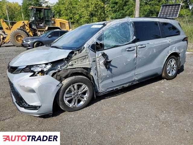 Toyota Sienna 2.0 hybrydowy 2023r. (MARLBORO)