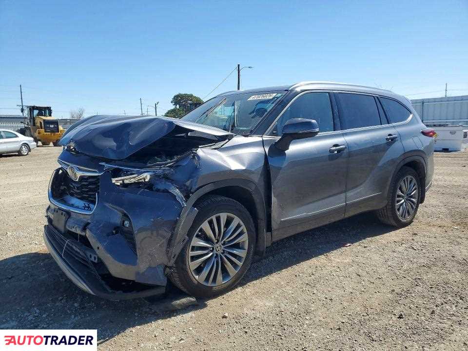 Toyota Highlander 2020 3