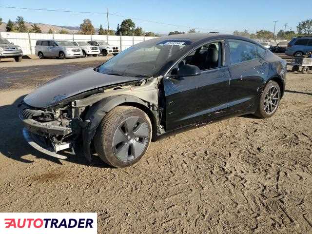 Tesla Model 3 benzyna 2022r. (SAN MARTIN)