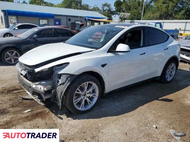 Tesla Model Y benzyna 2020r. (WICHITA)