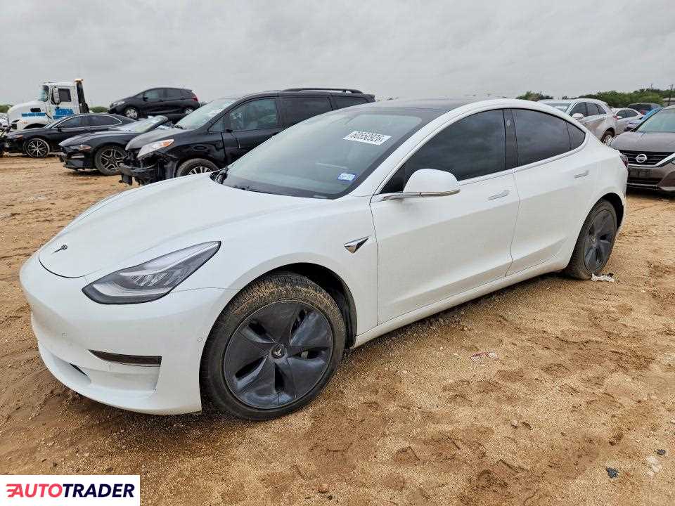 Tesla Model 3 2020