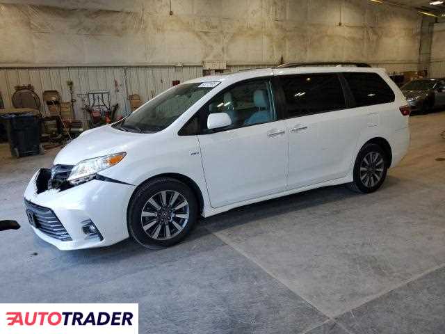 Toyota Sienna 2020 3