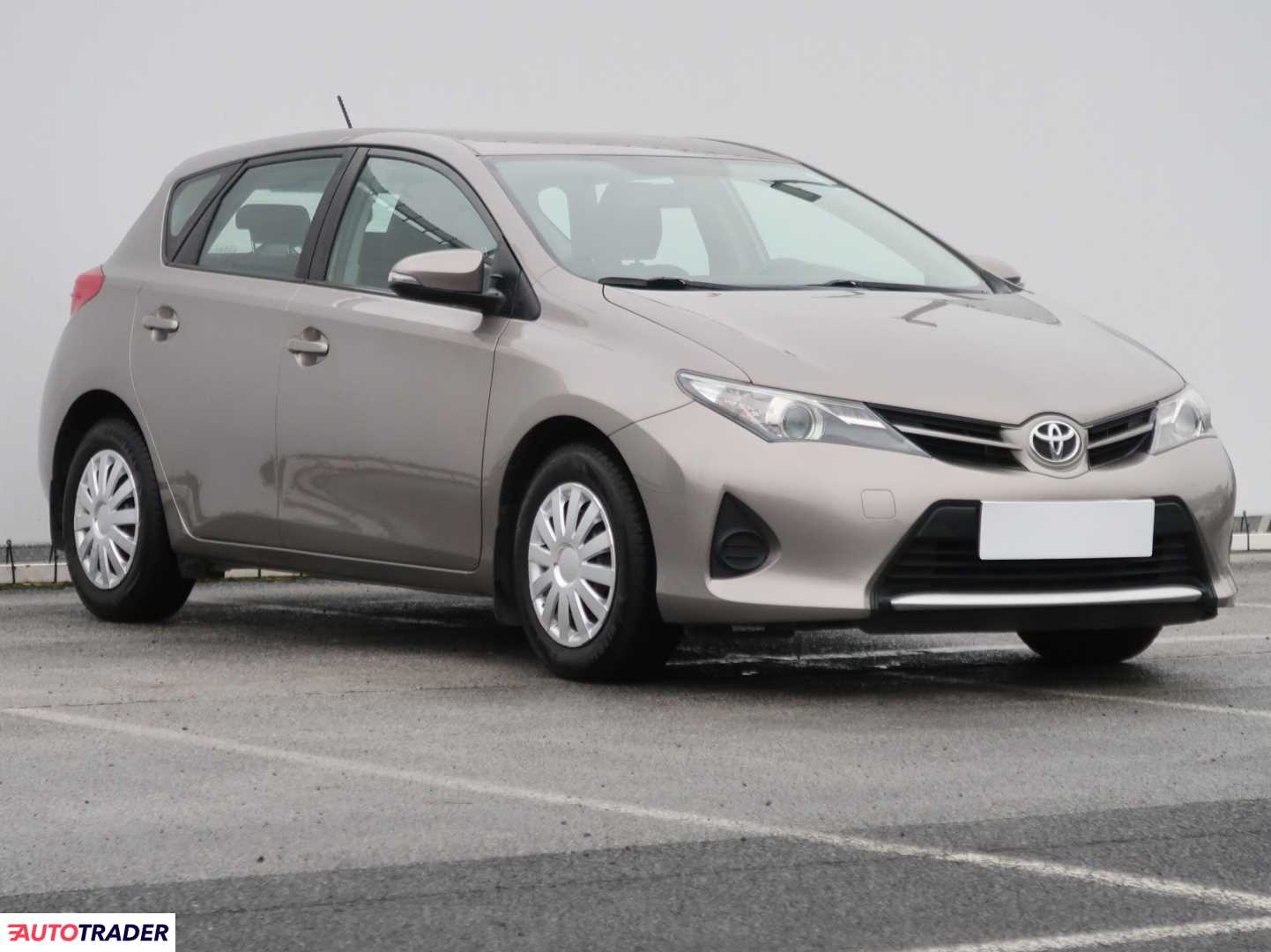 Toyota Auris 2015 1.3 97 KM