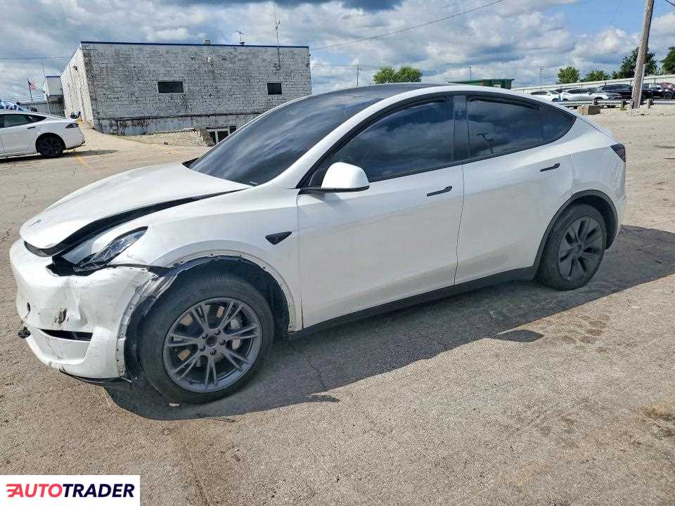 Tesla Model Y 2024