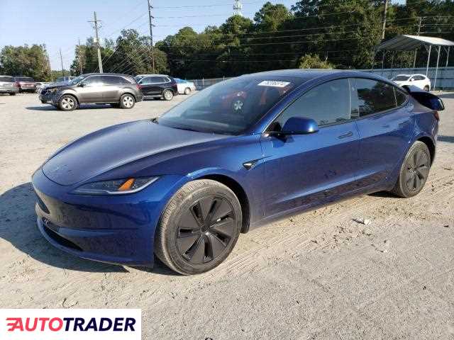 Tesla Model 3 benzyna 2024r. (SAVANNAH)