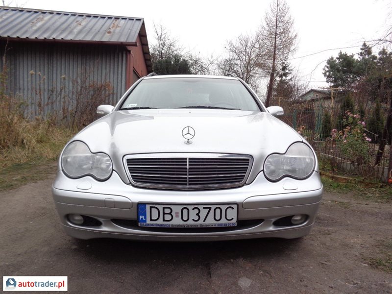 Mercedes 220 2002 2.1 143 KM Mercedes 220 2002 2.1 143 KM