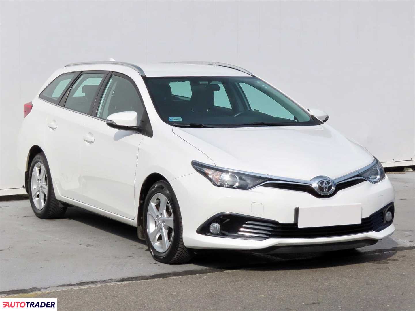 Toyota Auris 2015 1.3 97 KM Toyota Auris 2015 1.3 97 KM