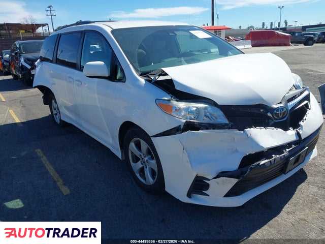 Toyota Sienna 2020 3