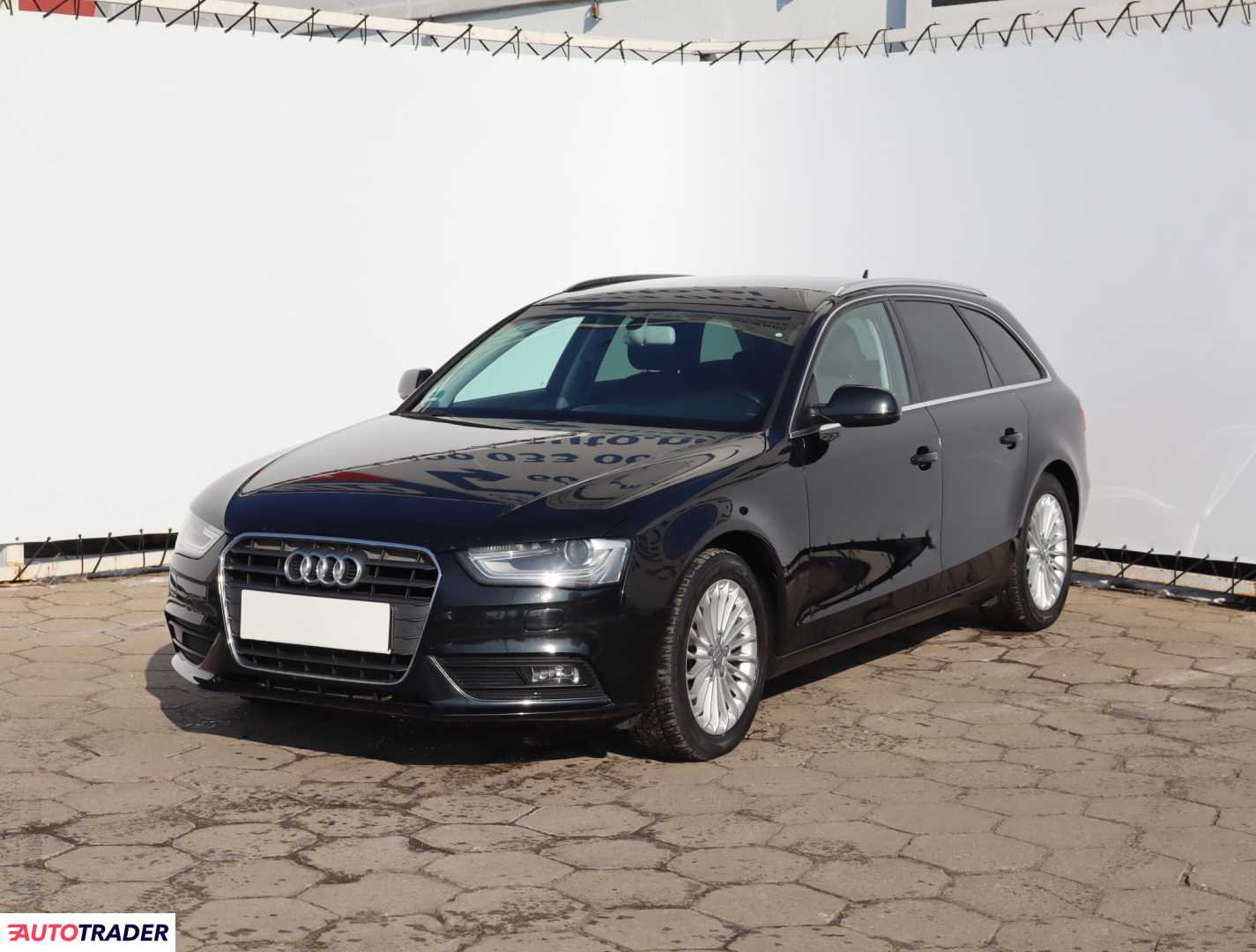 Audi A4 2012 2.0 140 KM