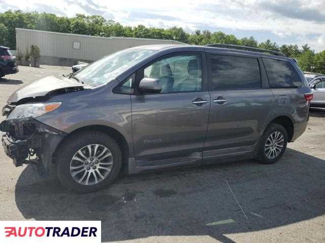 Toyota Sienna 2019 3