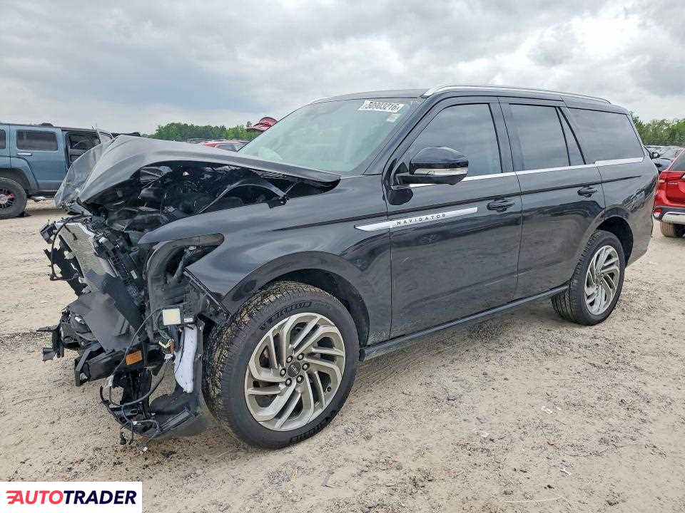 Lincoln Navigator 2025 3