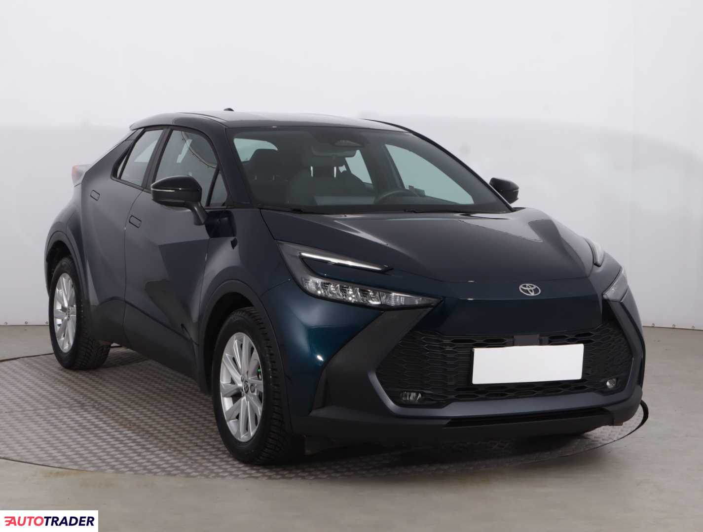 Toyota C-HR 2024 1.8 120 KM