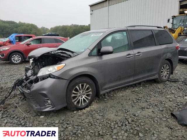 Toyota Sienna 2019 3