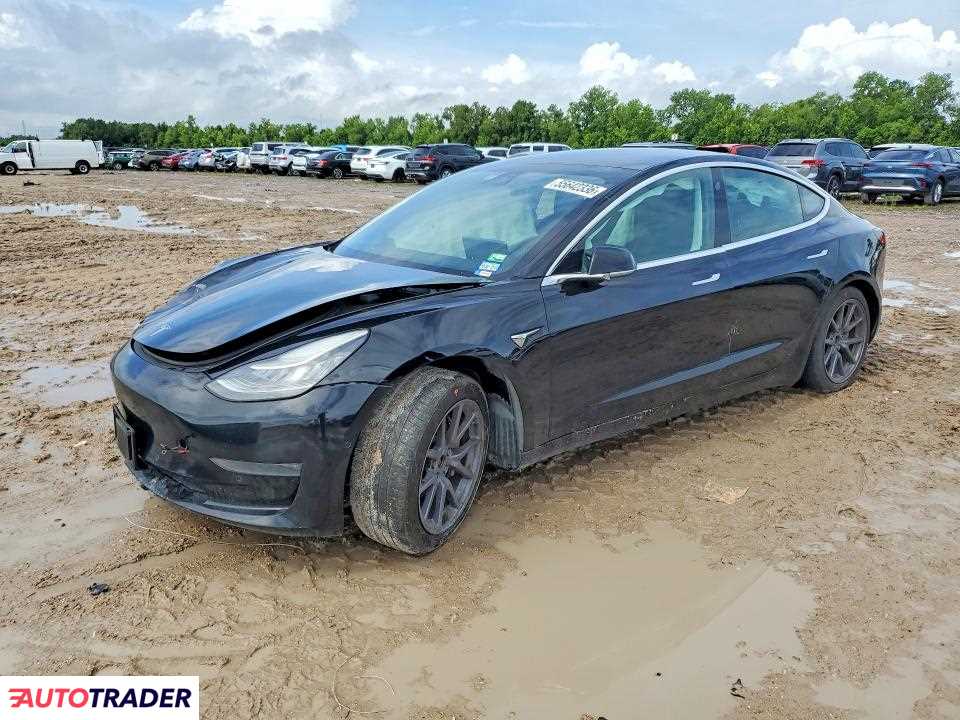 Tesla Model 3 2020
