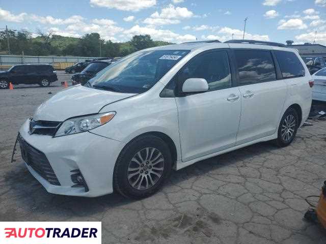 Toyota Sienna 2018 3