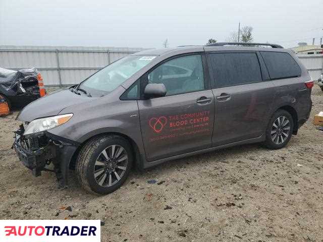 Toyota Sienna 2019 3