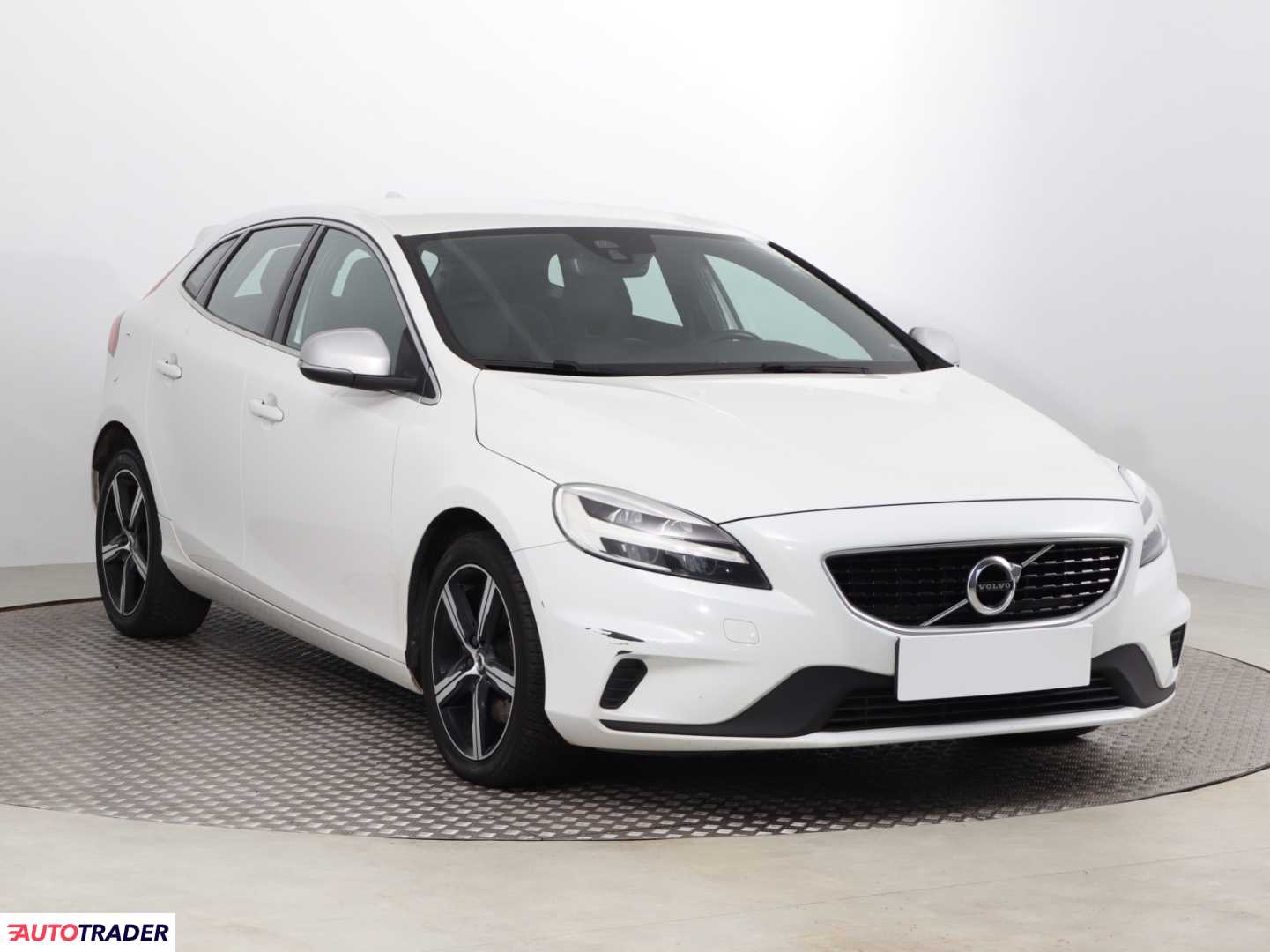 Volvo V40 2019 2.0 150 KM