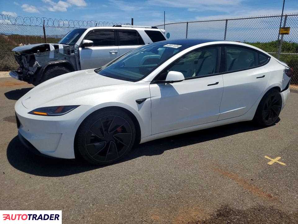 Tesla Model 3 2024