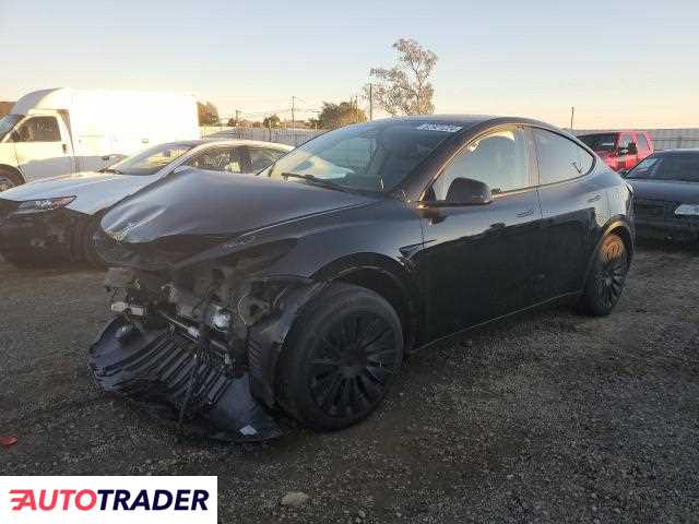 Tesla Model Y benzyna 2024r. (AMERICAN CANYON)