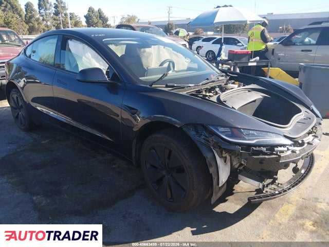 Tesla Model 3 2024