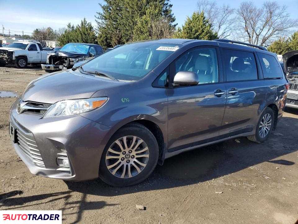 Toyota Sienna 2020 3