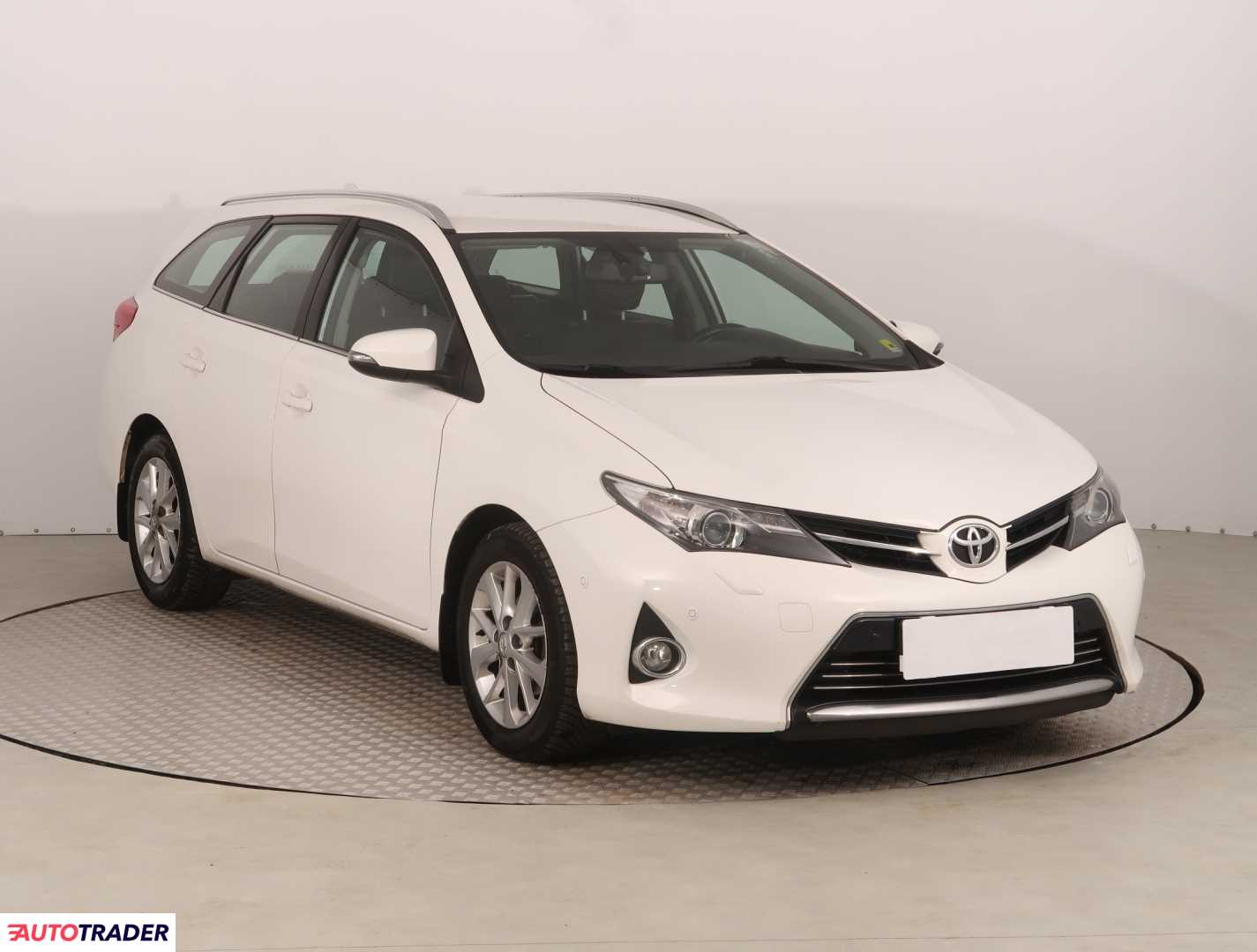 Toyota Auris 2014 1.6 130 KM